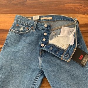 LEVI’S size 25 wedgie jeans